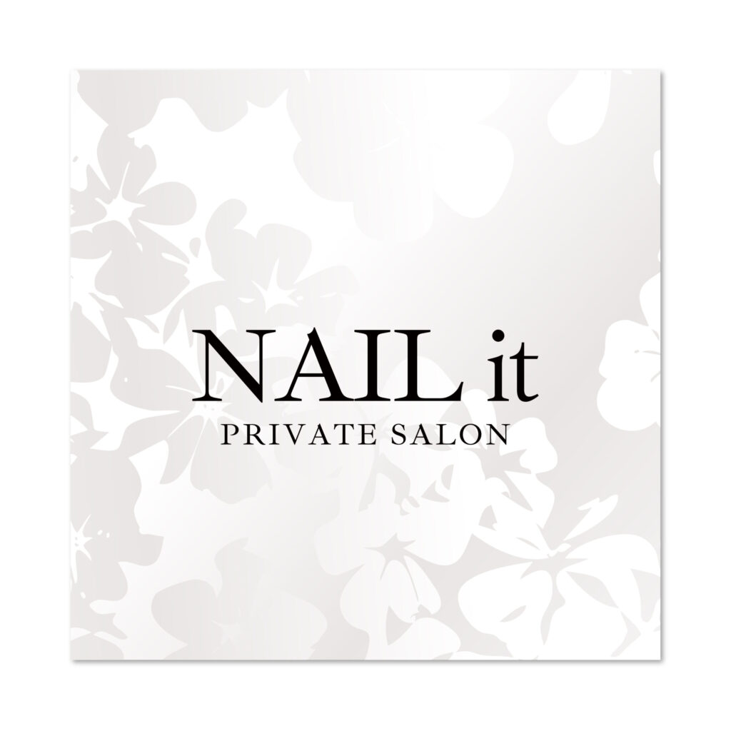 ネイルサロンの看板デザイン